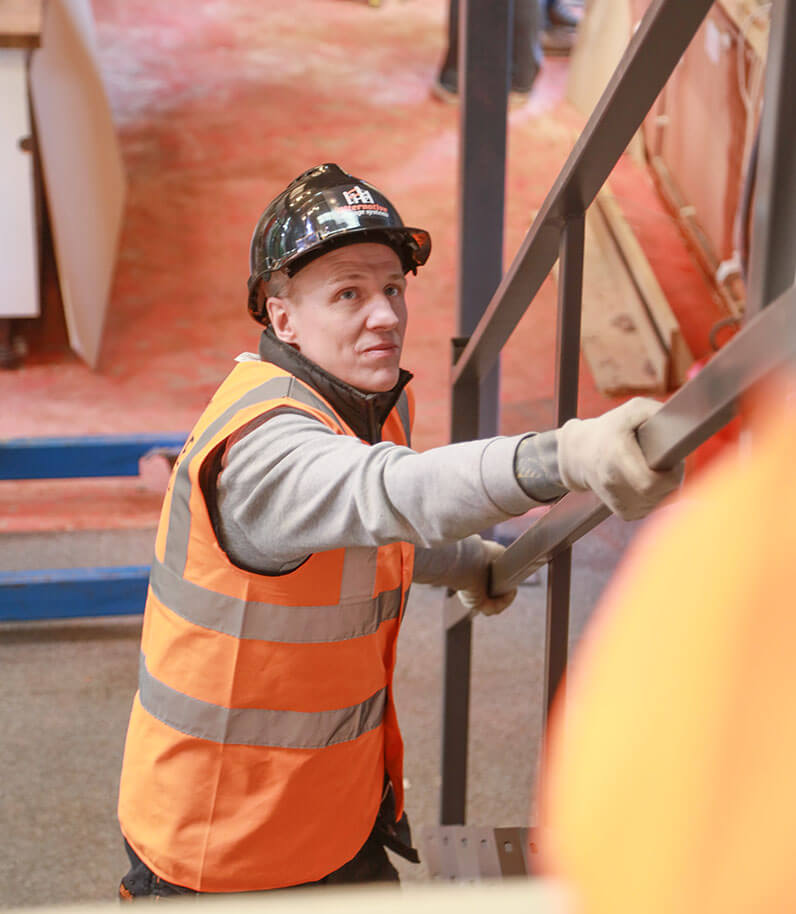 Maintenance engineer for racking